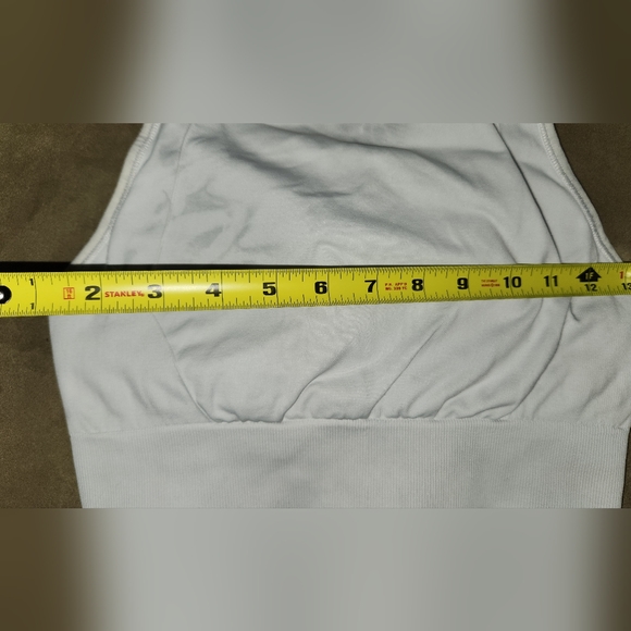 🔥 FINAL SALE PRICE 🔥 LULULEMON SPORTS BRA !! 🌞 FINAL OFFER !! - Picture 3 of 4